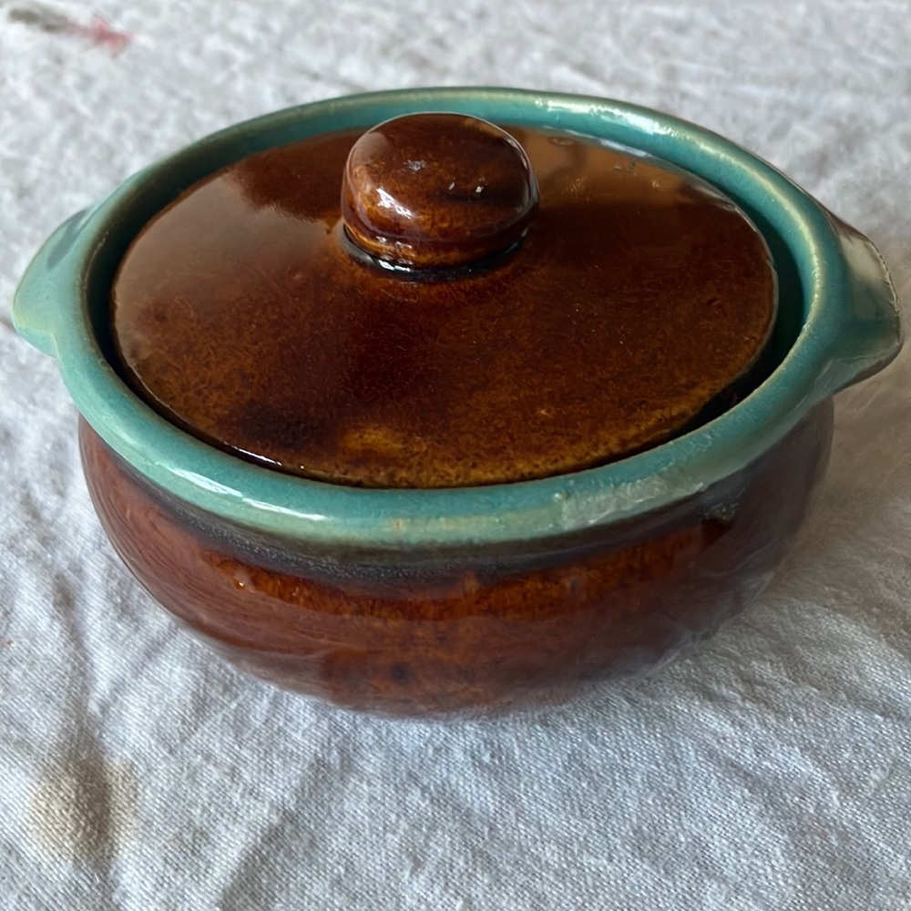 John B. Taylor Country Fare Brown w. Teal Individual Crock w. Lid 5.25x2.5x3"